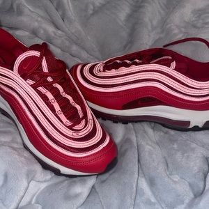 Women’s Nike Air Max Red Size 6